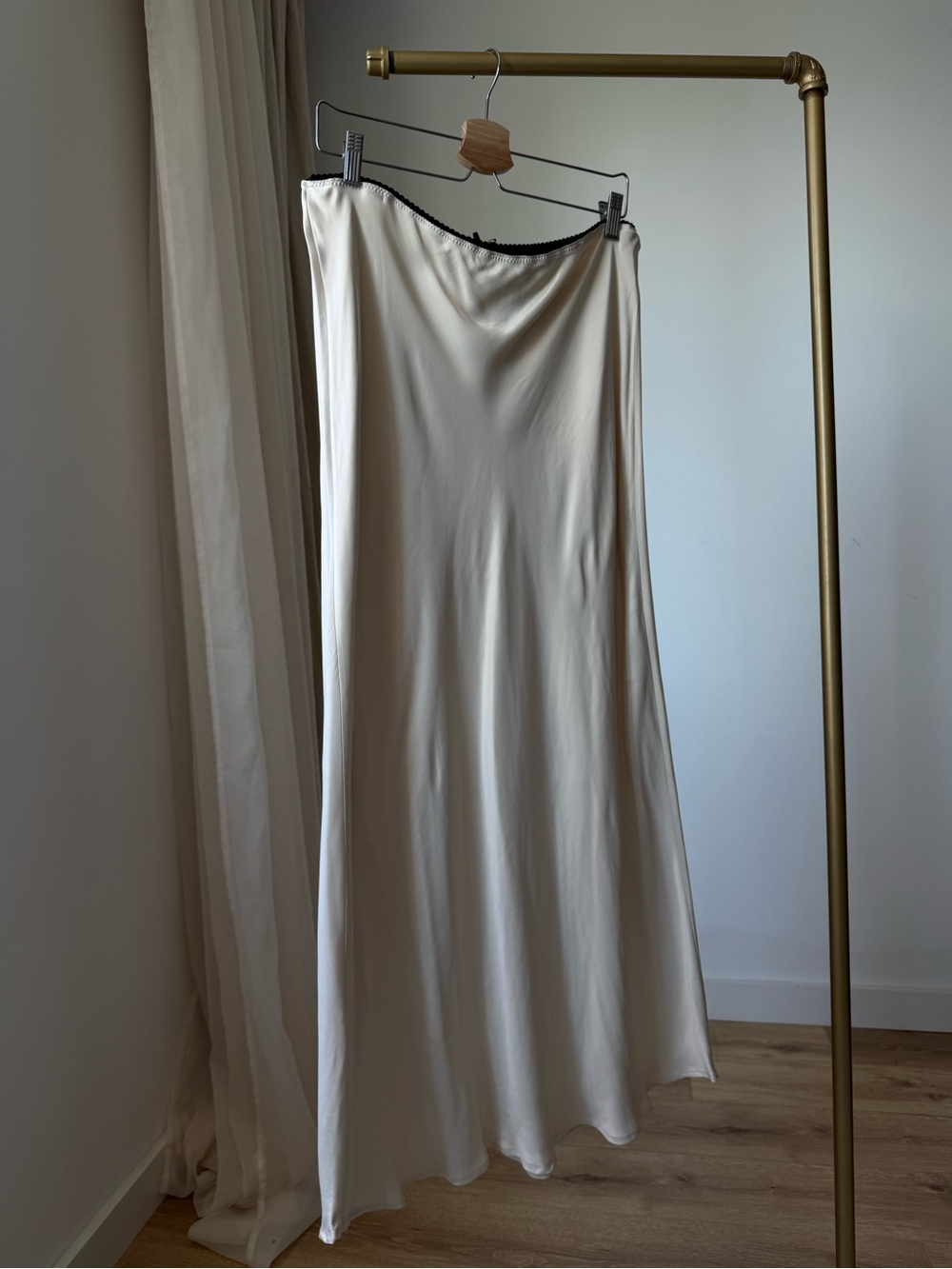 Zara Cream Satin Maxi Skirt Black Bow NWT XXL - Picture 4 of 7